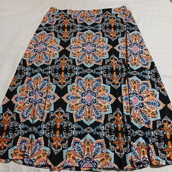 STUDIO Women's 2X Poly/Spandex Blend Mandala Print Black Skirt Easy Care - Picture 1 of 8